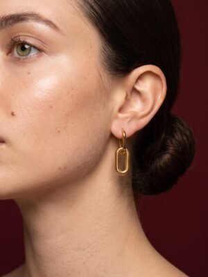 Boucles d’oreilles pendantes Garance – Motif maillons ovales dorés striés