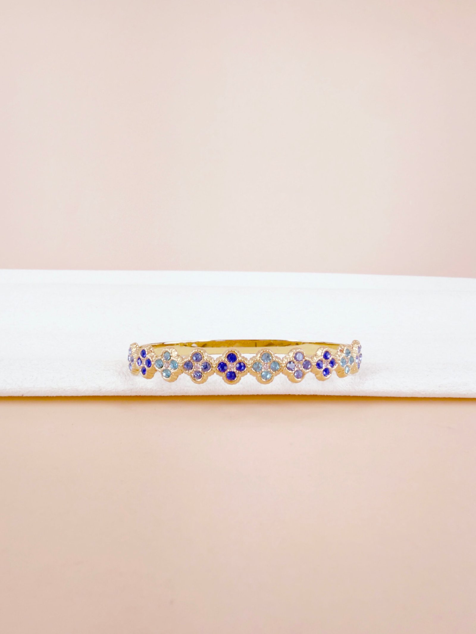 Bracelet jonc Alma - Fleurs de strass bleus et turquoise – Image 2