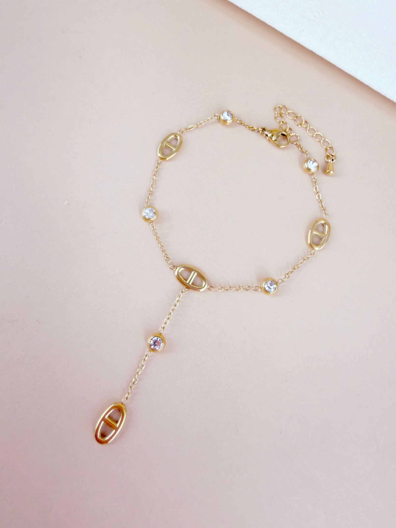 Bracelet Ariane - Maillons marins, strass et pampille dorée – Image 3