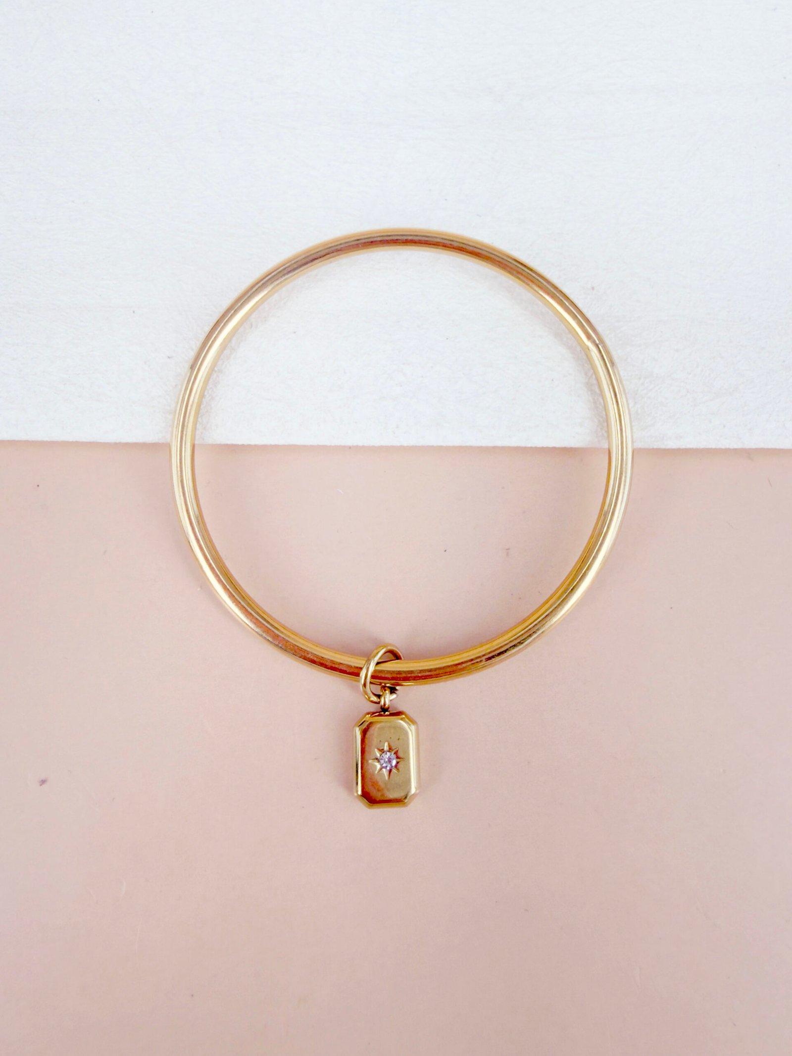 Bracelet jonc Daphné - Pendentif rectangle doré à strass – Image 2