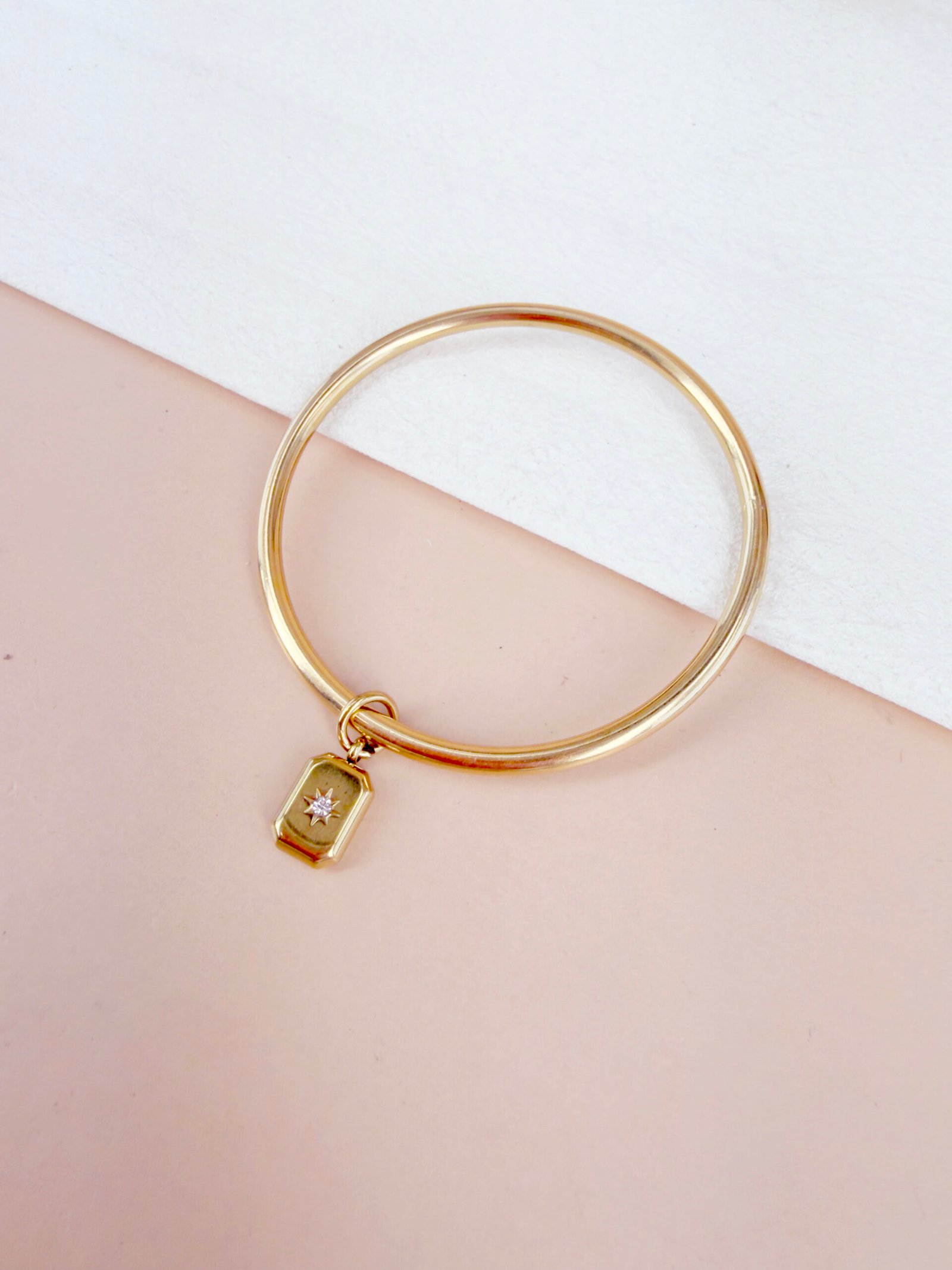 Bracelet jonc Daphné - Pendentif rectangle doré à strass – Image 3