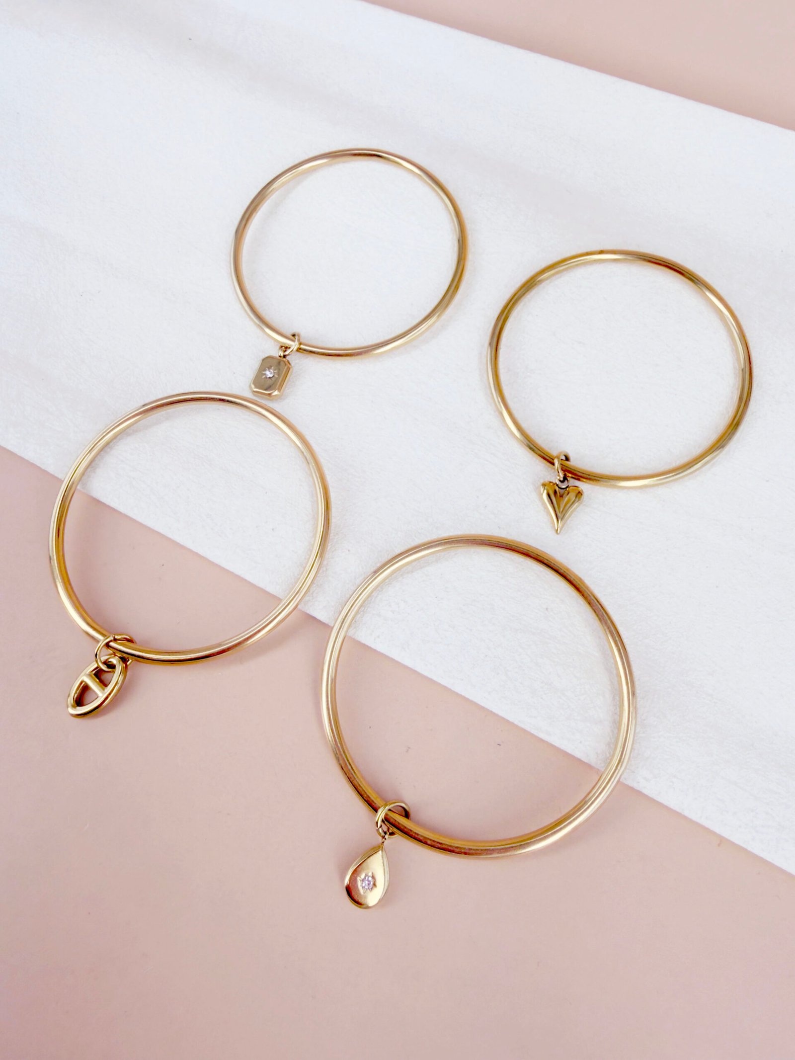 Lot de 4 bracelets joncs - Maillon, cœur, rectangle et goutte – Image 3